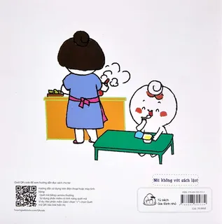 Miu Miu phụ mẹ nấu ăn trong bếp