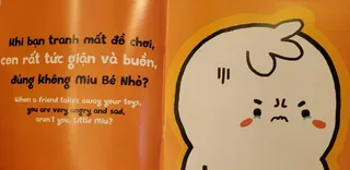 Miu Bé Nhỏ tức giận khi bị giật đồ chơi