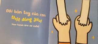 Đôi bàn tay của con thật đáng yêu