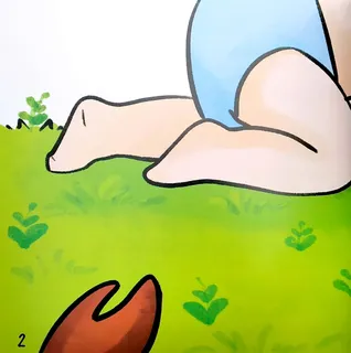 Bé ngồi trên cỏ xanh cùng chú chó
