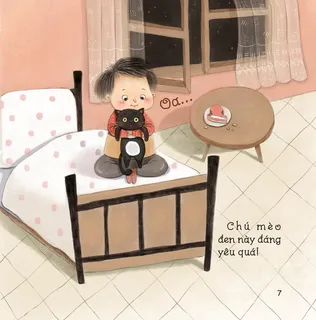 Bé ôm chú mèo đen đáng yêu