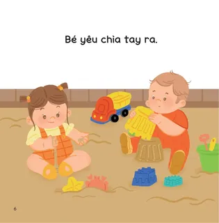 Bé học chia sẻ đồ chơi trong cát