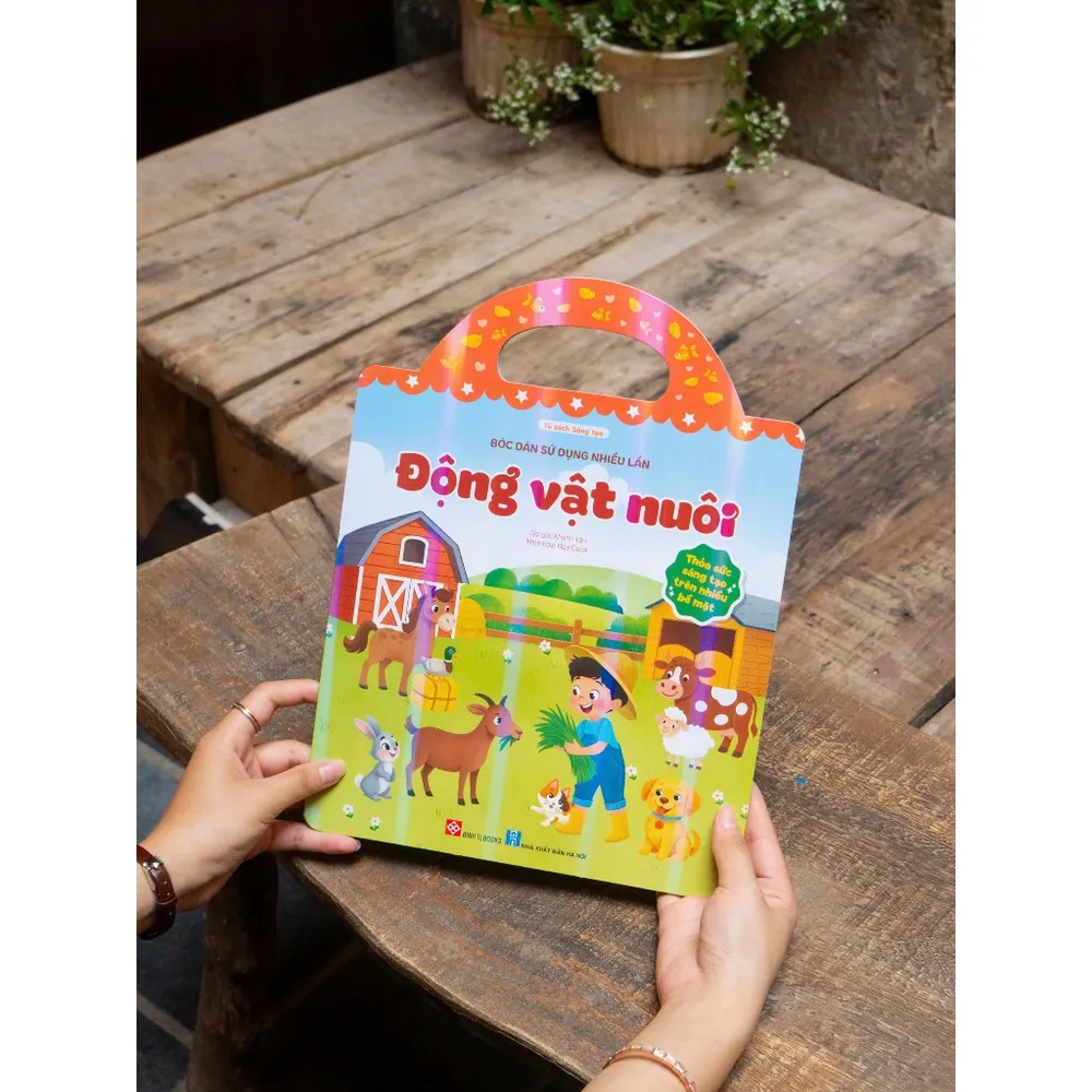 Sách Bóc Dán Sử Dụng Nhiều Lần Động Vật Nuôi bìa mềm cho bé 3+ tuổi của Khánh Vân, Nga Coca - NXB Hà Nội
