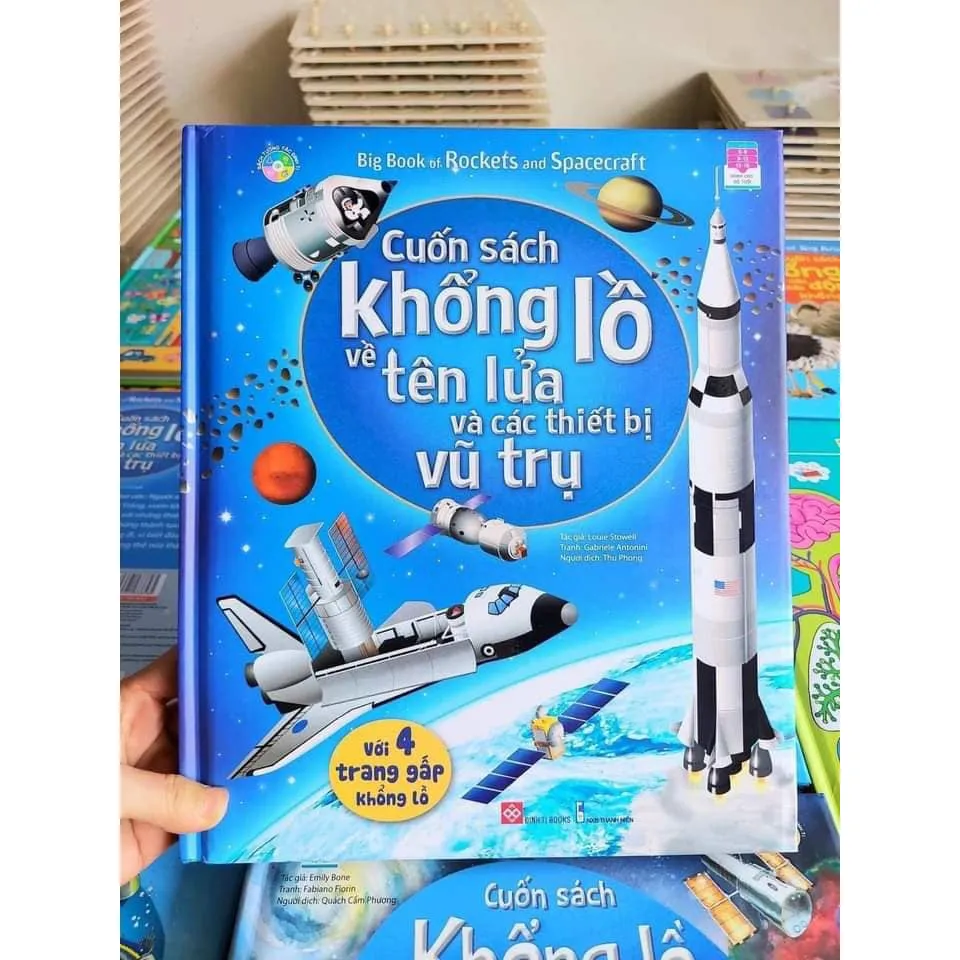 Sách Tương Tác Big Book Cuốn Sách Với Trang Gấp Khổng Lồ - Tên Lửa Và Các Thiết Bị Vũ Trụ bìa cứng cho bé 2-12 tuổi của Louie Stowell